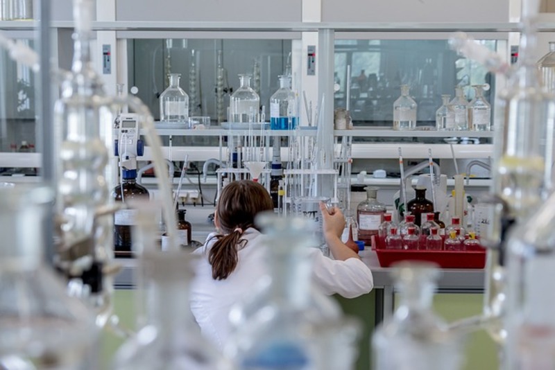 Chemist 2815640 640