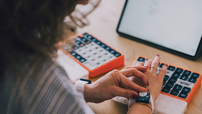 Νόσος Πάρκινσον: Έξυπνο πληκτρολόγιο για ψηφιακή πρόσβαση 