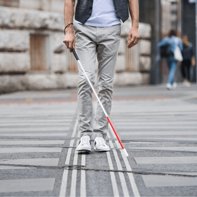 WeWalk: Το μπαστούνι που μιλάει και οδηγεί
